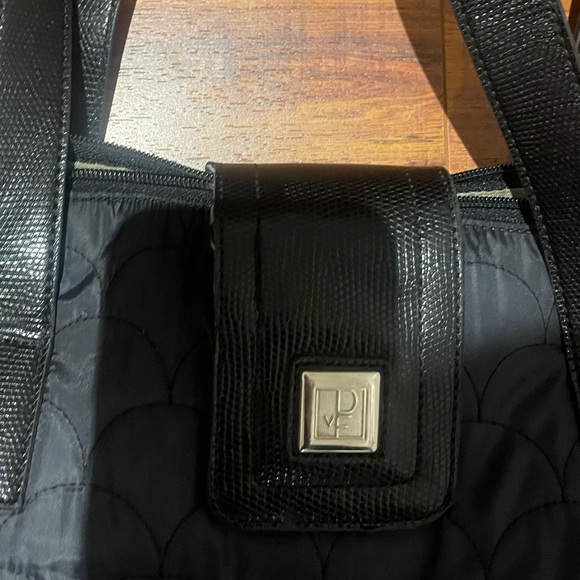 Woman’s DVF black large travel bag - Picture 2 of 7